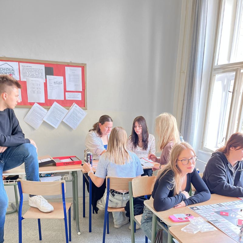 Žetony a herní deska STRATE9Y® motivující zapojení studentů